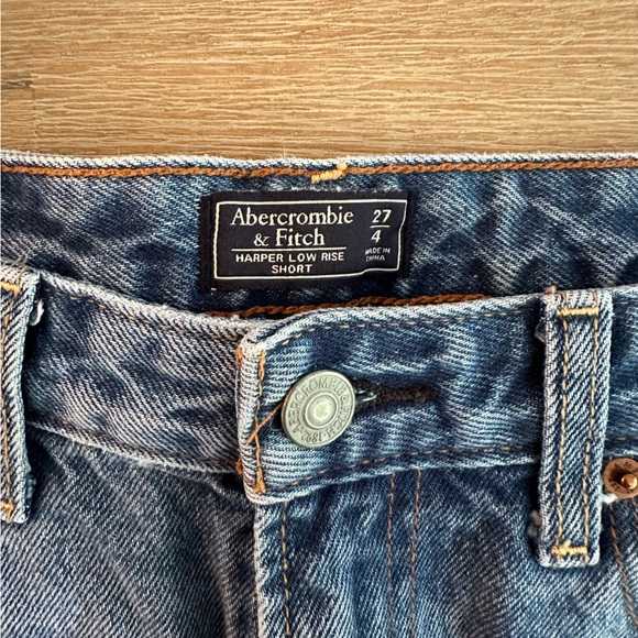 A&F | Low-rise Harper Jean Shorts | 27 | 4 - Picture 2 of 4